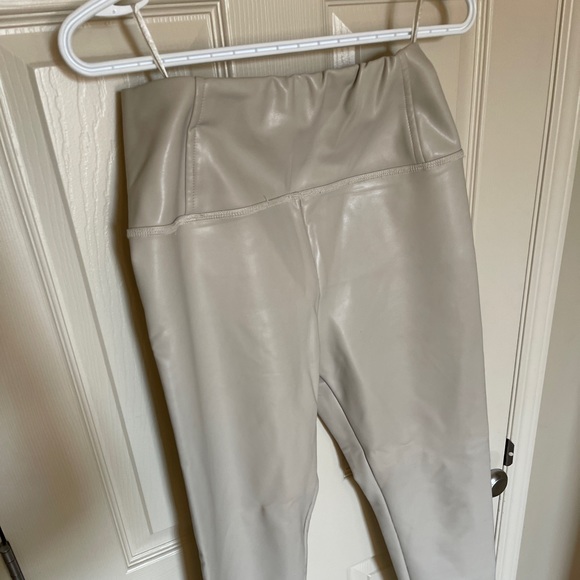 Simon’s Light Beige Faux Leather Sz L - Picture 2 of 7